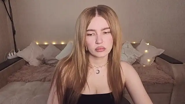 Snapshot of ViolettaLopez chatting on 06-16-26, 03:01 ViolettaLopez online show from 06-16-26, 03:01