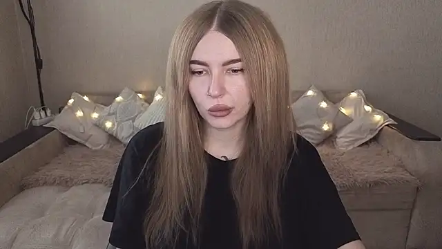 ViolettaLopez online show from 10-25-25, 12:39