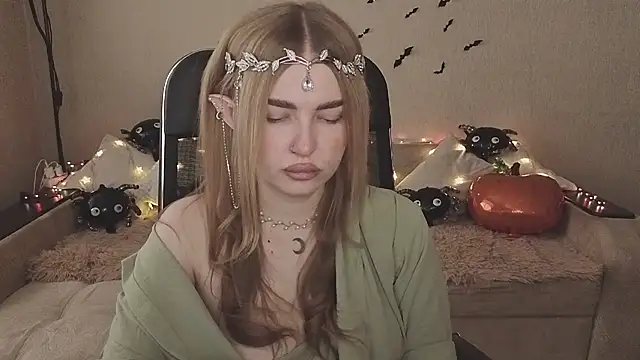 ViolettaLopez online show from 10-30-25, 10:57