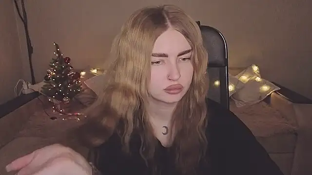 ViolettaLopez online show from 12-18-25, 12:31