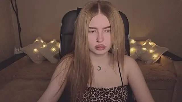 ViolettaLopez online show from 12-04-25, 01:21