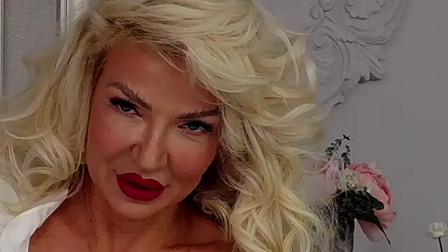 Snapshot of DeidreSwain chatting on 09-19-25, 05:06 DeidreSwain online show from 09-19-25, 05:06