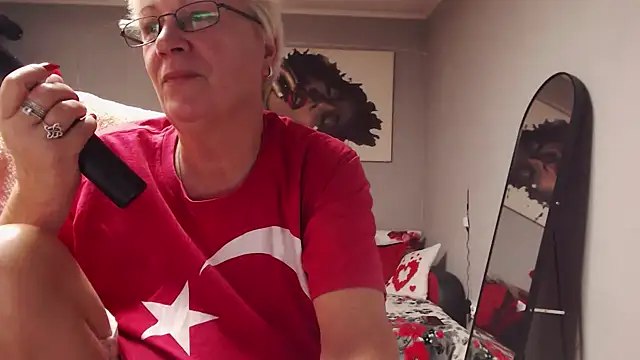 LaylaMilf online show from 11-17-25, 04:00