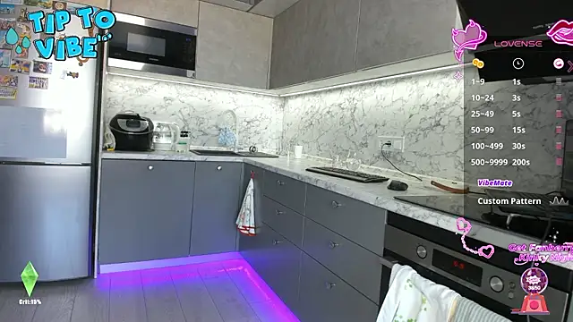 Snapshot of Smallnipples chatting on 03-21-26, 08:19 Smallnipples online show from 03-21-26, 08:19