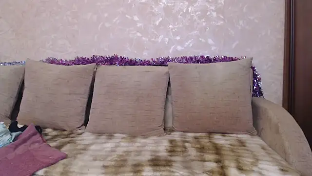 Amy August online show from 12-20-25, 08:28