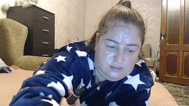 Amy August online show from 11-29-25, 06:02