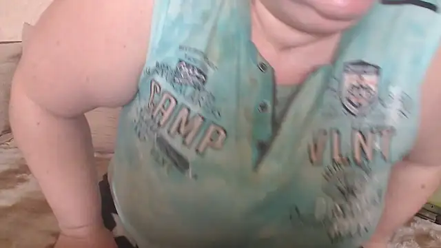 Amy August online show from 05-04-26, 01:36