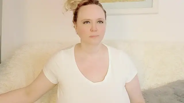 Snapshot of Sarah4you chatting on 06-29-26, 08:30 Sarah4you online show from 06-29-26, 08:30