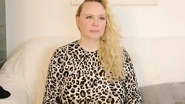 Snapshot of Sarah4you chatting on 02-23-26, 05:35 Sarah4you online show from 02-23-26, 05:35