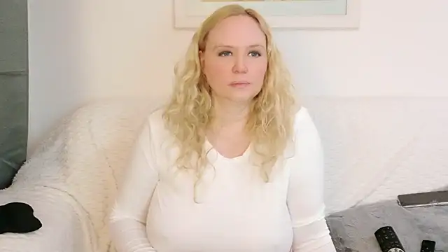 Snapshot of Sarah4you chatting on 02-02-26, 09:36 Sarah4you online show from 02-02-26, 09:36