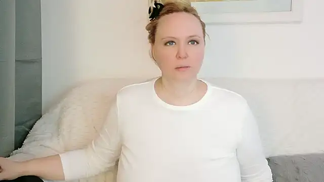 Snapshot of Sarah4you chatting on 02-16-26, 09:13 Sarah4you online show from 02-16-26, 09:13