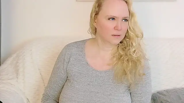 Snapshot of Sarah4you chatting on 02-03-26, 05:51 Sarah4you online show from 02-03-26, 05:51