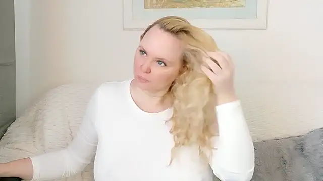 Snapshot of Sarah4you chatting on 02-21-26, 02:08 Sarah4you online show from 02-21-26, 02:08