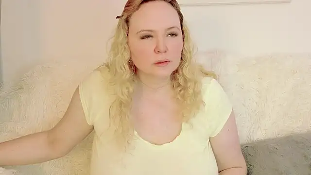 Snapshot of Sarah4you chatting on 06-30-26, 08:42 Sarah4you online show from 06-30-26, 08:42