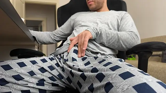 Snapshot of Emre_Ty chatting on 10-12-25, 07:32 Emre Ty online show from 10-12-25, 07:32