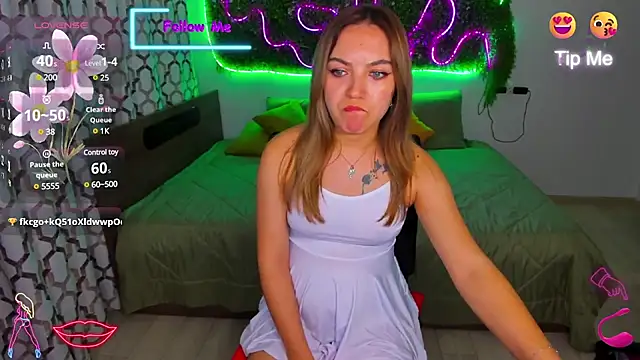 Snapshot of LucyJackson chatting on 03-08-25, 01:36 LucyJackson online show from 03-08-25, 01:36