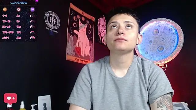 Snapshot of girl_intense444 chatting on 07-05-26, 01:07 girl intense444 online show from 07-05-26, 01:07