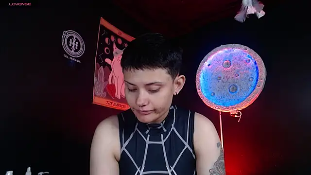 Snapshot of girl_intense444 chatting on 07-07-26, 01:36 girl intense444 online show from 07-07-26, 01:36