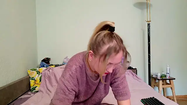 ModelEva online show from 04-14-26, 11:26