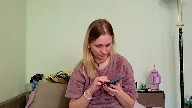 ModelEva online show from 04-17-26, 10:29