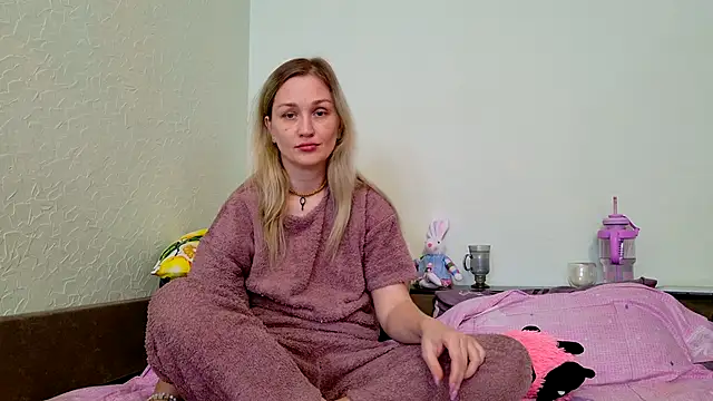 ModelEva online show from 03-27-26, 11:33