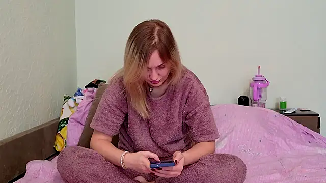 ModelEva online show from 04-11-26, 09:24