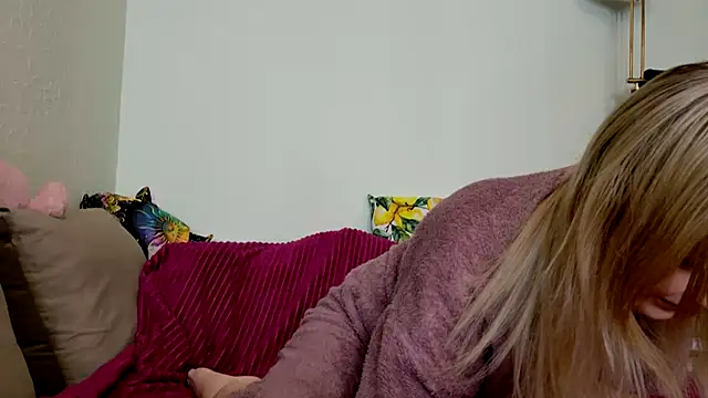 ModelEva online show from 11-18-25, 10:40