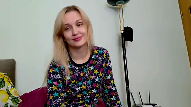 ModelEva online show from 11-22-25, 10:58