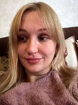 Snapshot of ModelEva chatting on 10-01-25, 09:03 ModelEva online show from 10-01-25, 09:03