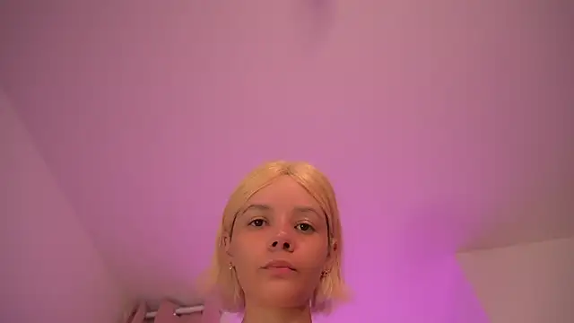 bella adams  online show from 12-19-25, 04:16