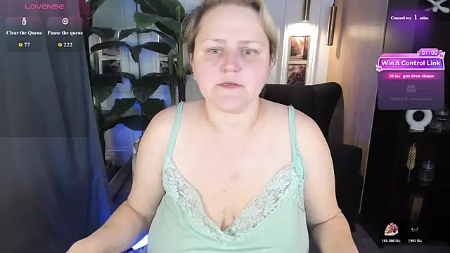 Snapshot of ScarlettSoft chatting on 05-16-26, 05:39 ScarlettSoft online show from 05-16-26, 05:39