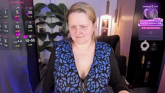 Snapshot of ScarlettSoft chatting on 05-11-26, 05:42 ScarlettSoft online show from 05-11-26, 05:42