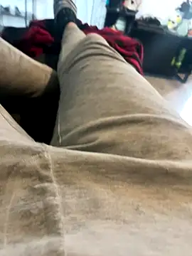 Snapshot of geilmeisje98 chatting on 10-12-25, 07:54 geilmeisje98 online show from 10-12-25, 07:54