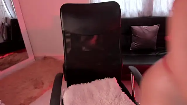 Snapshot of PaulinaBelushi chatting on 01-16-25, 07:10 PaulinaBelushi online show from 01-16-25, 07:10