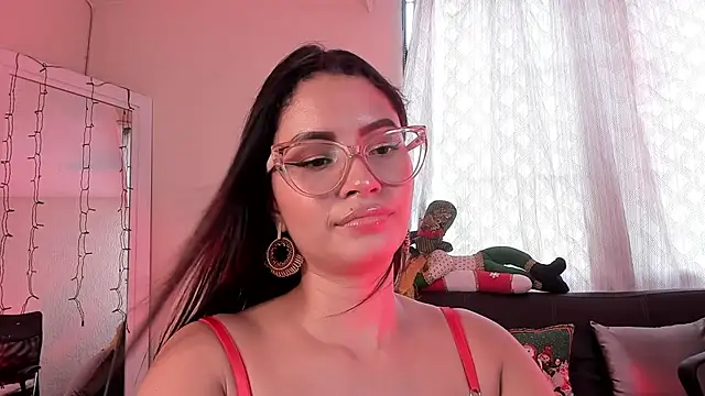 Snapshot of PaulinaBelushi chatting on 12-18-24, 06:46 PaulinaBelushi online show from 12-18-24, 06:46