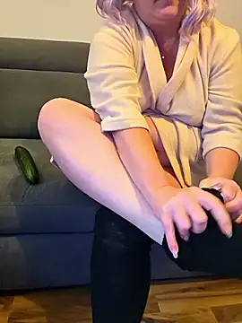 germanwoman01 online show from 09-14-25, 10:59