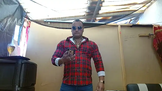 Snapshot of hardrock982 chatting on 02-06-25, 01:32 hardrock982 online show from 02-06-25, 01:32