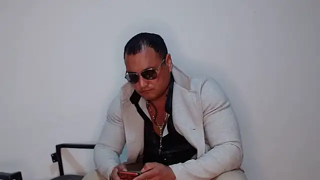 Snapshot of hardrock982 chatting on 10-25-25, 02:28 hardrock982 online show from 10-25-25, 02:28