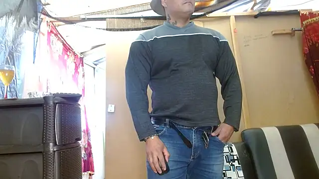 Snapshot of hardrock982 chatting on 02-05-25, 01:22 hardrock982 online show from 02-05-25, 01:22