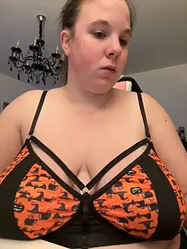 AureliaWinter online show from 10-30-25, 07:00