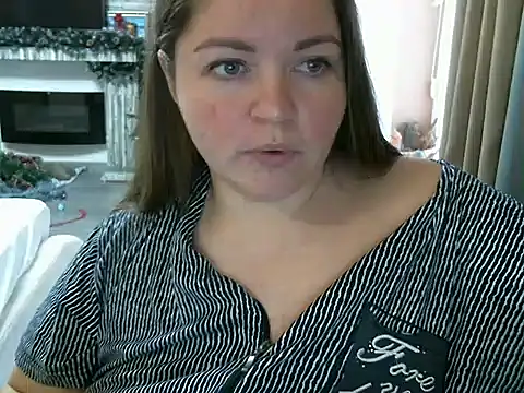 Snapshot of cute__cherry chatting on 12-13-24, 01:01 cute  cherry online show from 12-13-24, 01:01