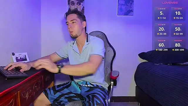 Alex smith00 online show from 10-17-25, 10:55