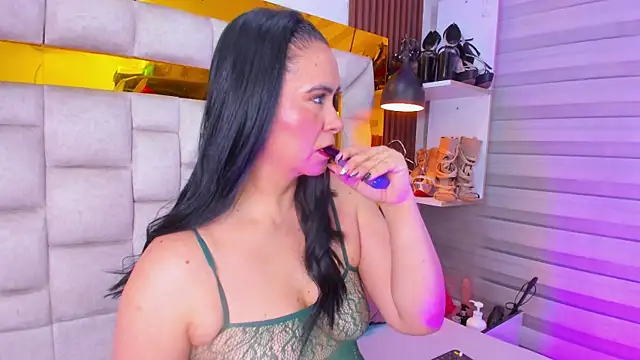 bigass monic online show from 04-10-26, 03:02