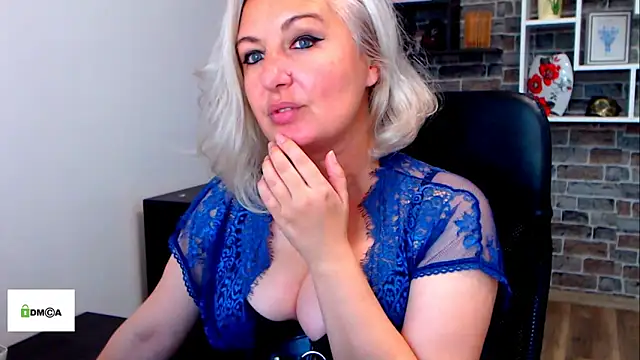 Snapshot of angel_devil_milf chatting on 06-12-26, 11:30 angel devil milf online show from 06-12-26, 11:30