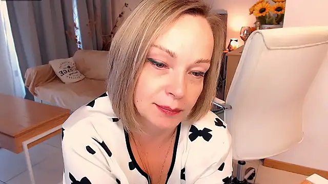 Tilly Eliot online show from 03-15-26, 08:16