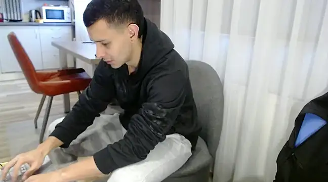 isaacgomez21 online show from 01-31-25, 07:50