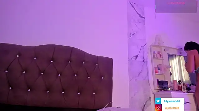 alysson 18 online show from 04-13-26, 02:10