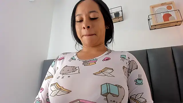 MaraOwen  online show from 05-25-26, 12:15
