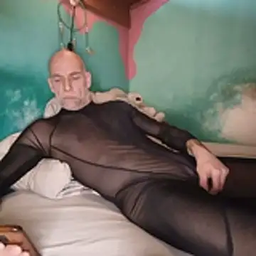 Snapshot of porno-freak chatting on 04-15-26, 10:21 porno-freak online show from 04-15-26, 10:21