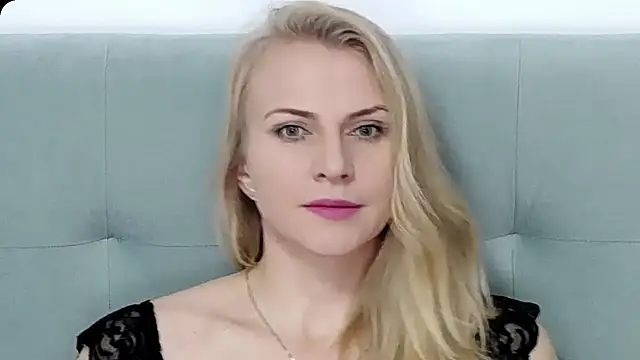 K  Adrienne online show from 11-27-25, 05:52